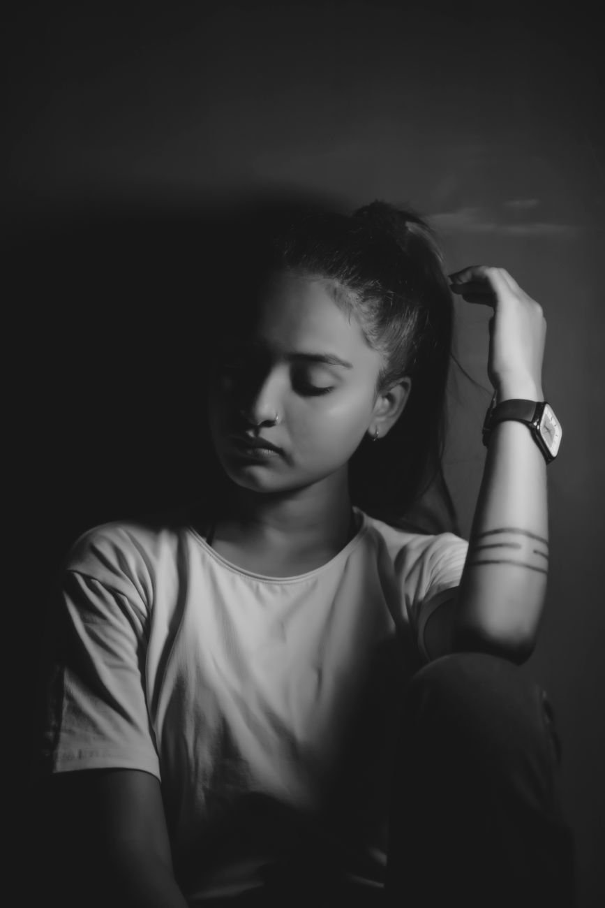 a woman in white crew neck t shirt