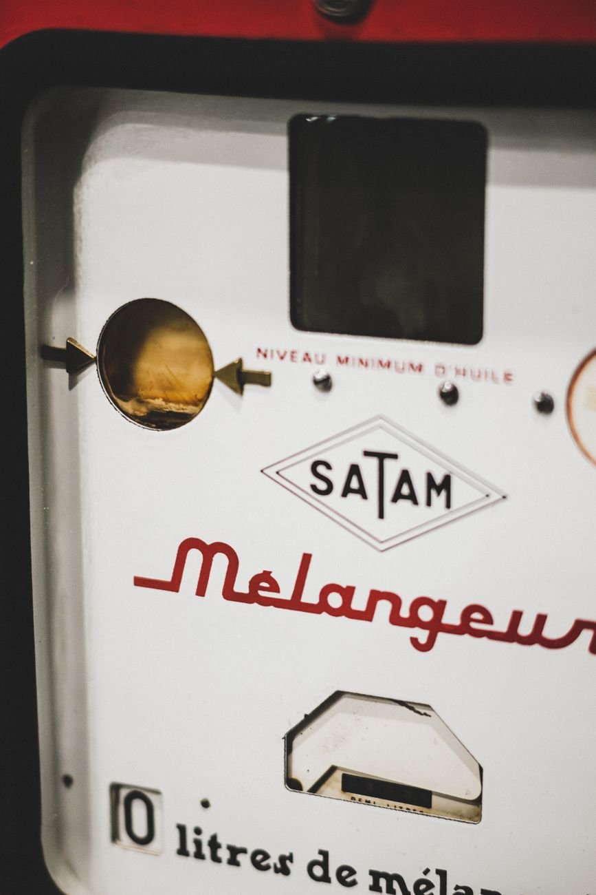 device with texts in french