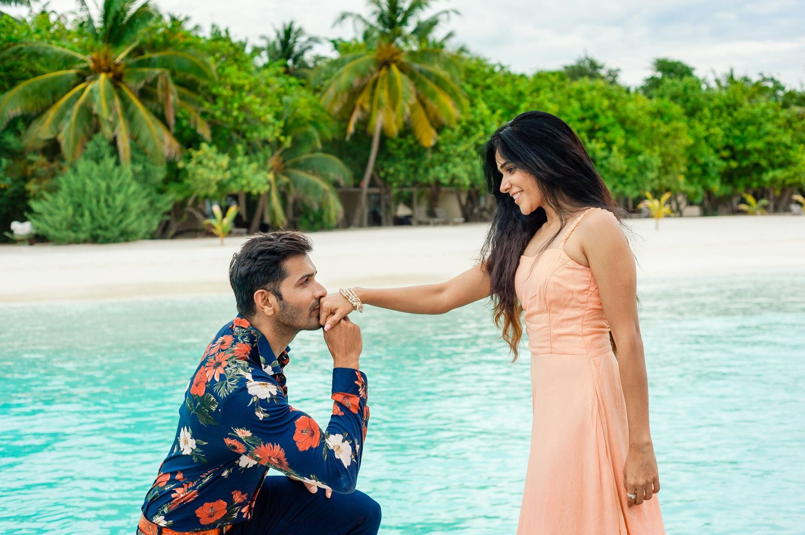 romantic couple photoshoot at maldives beach