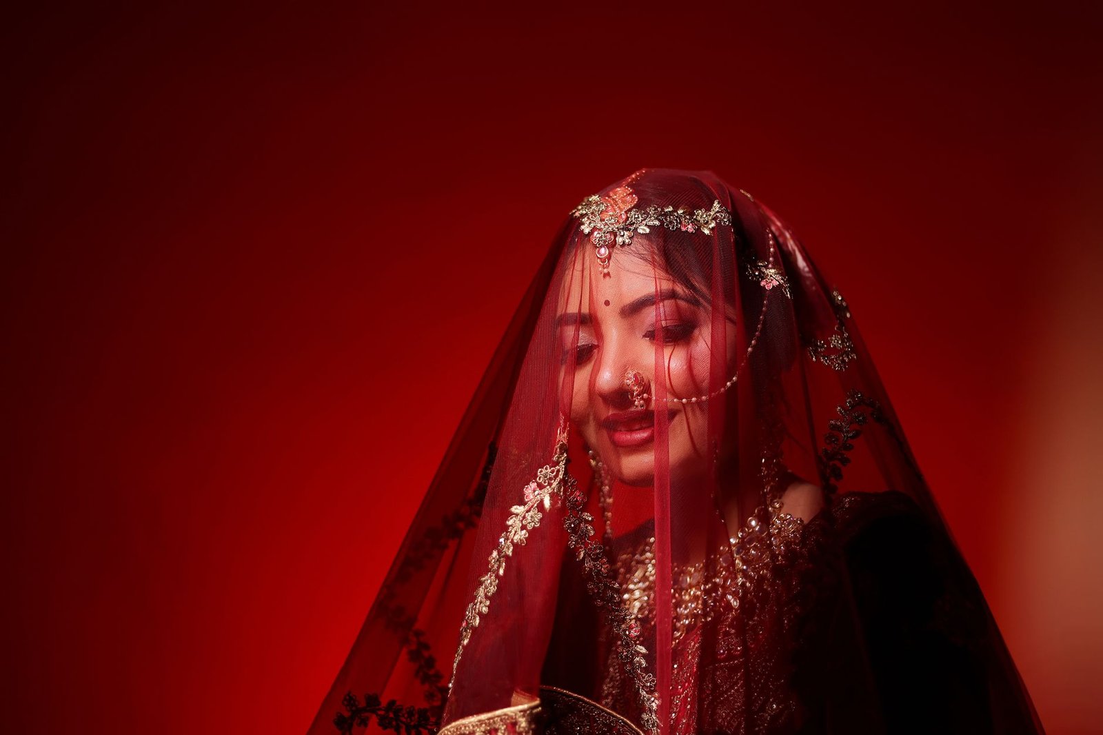 beautiful indian bride in traditional attire