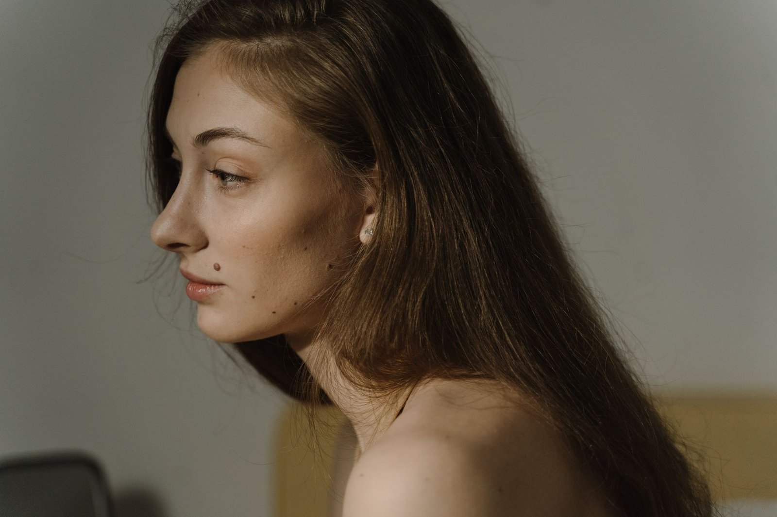 woman with a mole on her face
