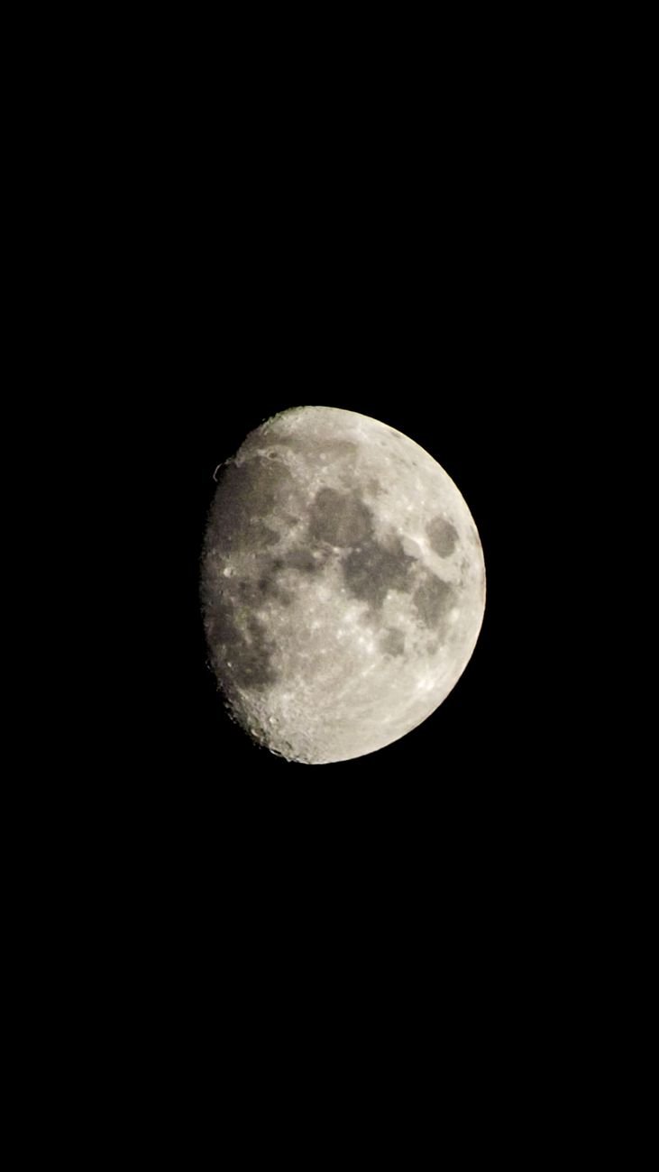 stunning view of the waxing gibbous moon